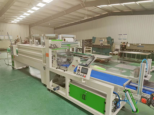 直線(xiàn)式膜包機